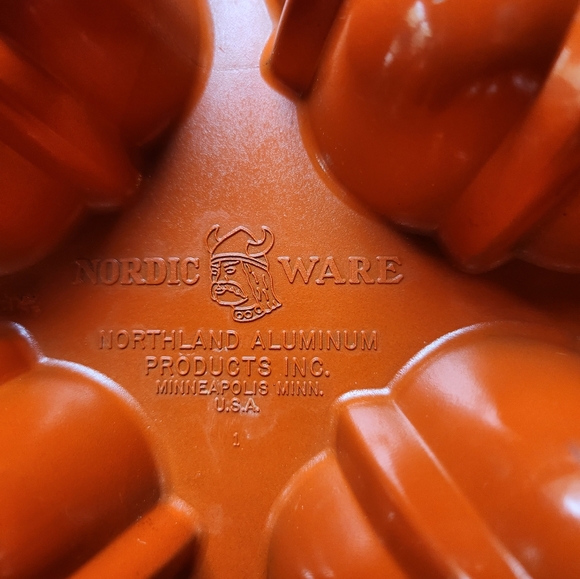 Vintage Nordic Ware Bundt 6 Fluted Muffin Pan Orange #4 Aluminum Bundtlette Pan - Picture 7 of 11